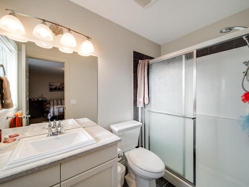 616 42 Avenue Nw, Edmonton, AB - Indoor Photo Showing Bathroom