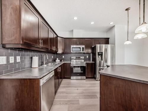 32 13825 155 Avenue, Edmonton, AB - Indoor Photo Showing Kitchen