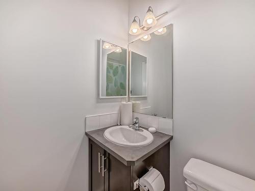 32 13825 155 Avenue, Edmonton, AB - Indoor Photo Showing Bathroom