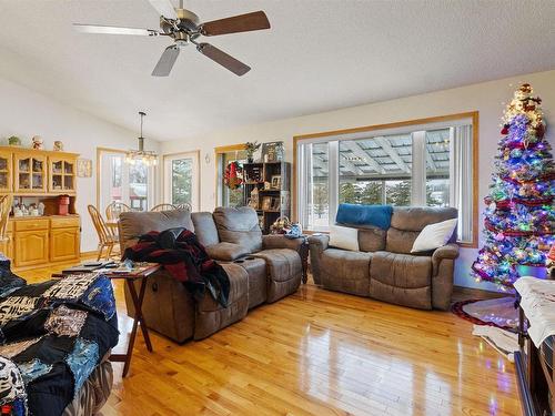 1 53526 Rge Road 273, Rural Parkland County, AB - Indoor Photo Showing Living Room