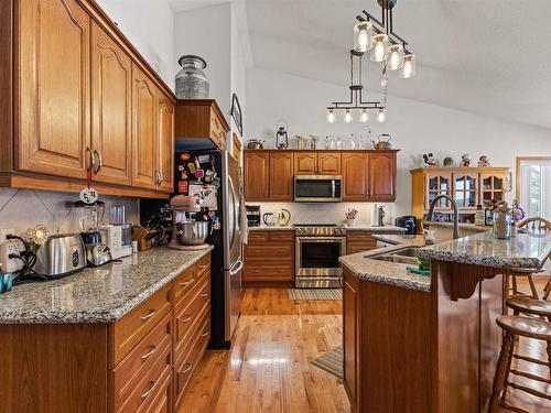 1 53526 Rge Road 273, Rural Parkland County, AB - Indoor Photo Showing Kitchen