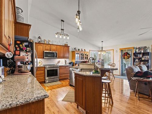 1 53526 Rge Road 273, Rural Parkland County, AB - Indoor Photo Showing Kitchen With Double Sink