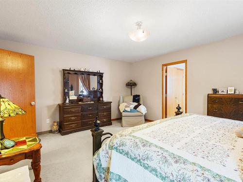 1 53526 Rge Road 273, Rural Parkland County, AB - Indoor Photo Showing Bedroom