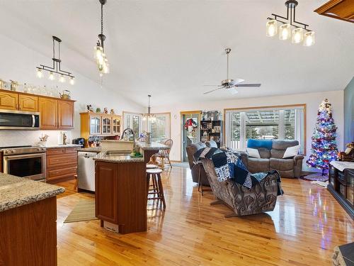 1 53526 Rge Road 273, Rural Parkland County, AB - Indoor Photo Showing Kitchen