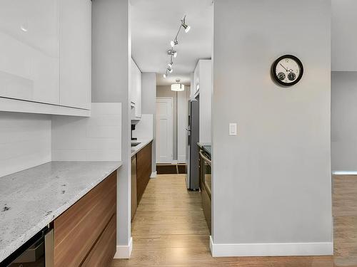 401 13910 Stony Plain Road, Edmonton, AB - Indoor Photo Showing Kitchen