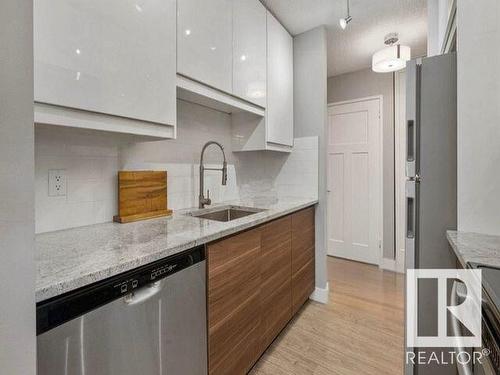 401 13910 Stony Plain Road, Edmonton, AB - Indoor Photo Showing Living Room