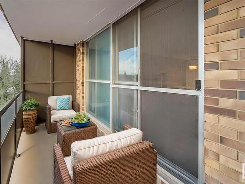 401 13910 Stony Plain Road, Edmonton, AB - Indoor Photo Showing Living Room