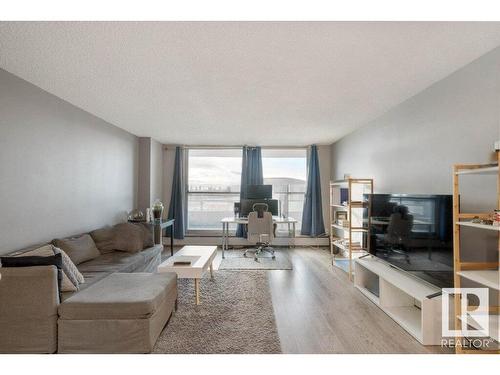 401 13910 Stony Plain Road, Edmonton, AB - Indoor Photo Showing Living Room