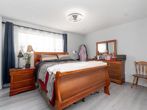 8776 189 Street, Edmonton, AB - Indoor Photo Showing Bedroom