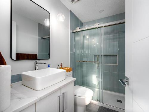 8776 189 Street, Edmonton, AB - Indoor Photo Showing Bathroom