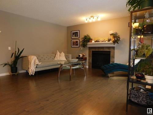 16448 140 Street, Edmonton, AB - Indoor Photo Showing Living Room