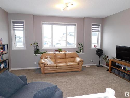 16448 140 Street, Edmonton, AB - Indoor Photo Showing Living Room