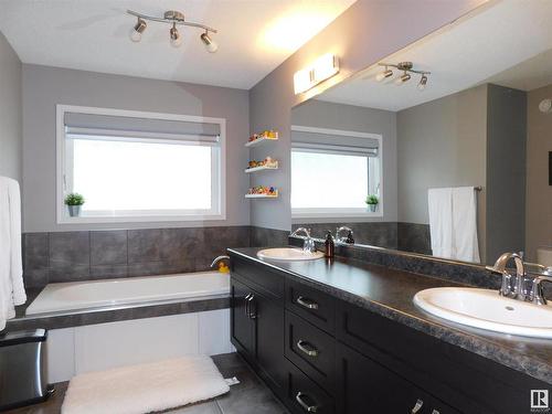 16448 140 Street, Edmonton, AB - Indoor Photo Showing Bathroom