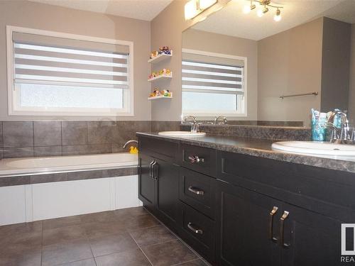 16448 140 Street, Edmonton, AB - Indoor Photo Showing Bathroom