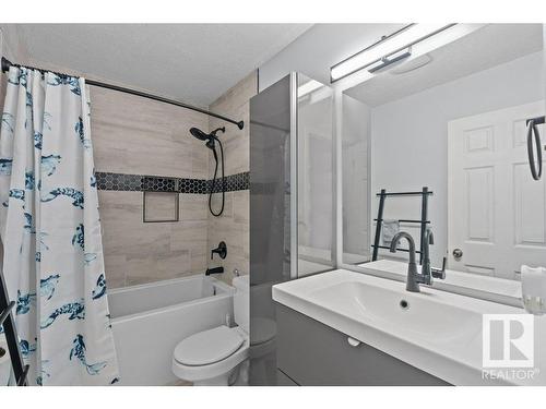 3139 139 Avenue, Edmonton, AB - Indoor Photo Showing Bathroom