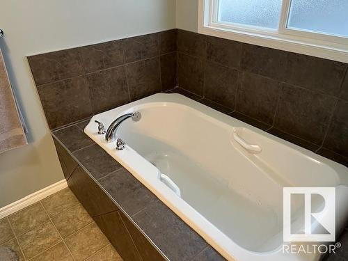 44 Birchmont Drive, Leduc, AB - Indoor Photo Showing Bathroom