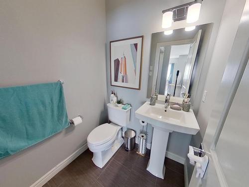 2115 15 Avenue, Edmonton, AB - Indoor Photo Showing Bathroom