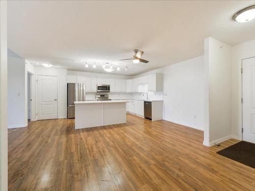 417 8912 156 Street, Edmonton, AB - Indoor Photo Showing Kitchen