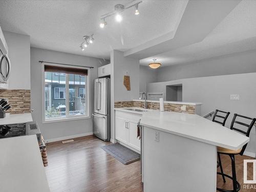 91 3305 Orchards Link Link, Edmonton, AB - Indoor Photo Showing Kitchen