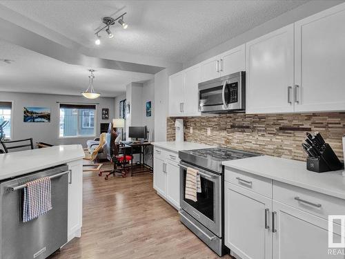 91 3305 Orchards Link Link, Edmonton, AB - Indoor Photo Showing Kitchen With Upgraded Kitchen