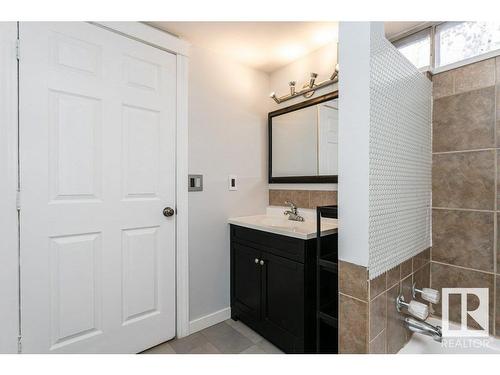 8711 25A Avenue, Edmonton, AB - Indoor Photo Showing Bathroom