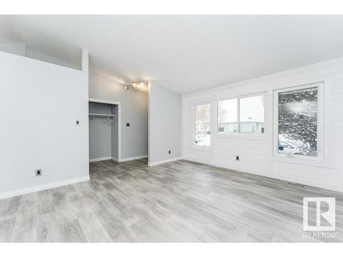 8711 25A Avenue, Edmonton, AB - Indoor Photo Showing Other Room