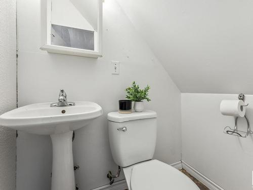 11211 93 Street, Edmonton, AB - Indoor Photo Showing Bathroom