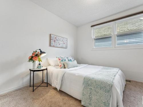 11211 93 Street, Edmonton, AB - Indoor Photo Showing Bedroom