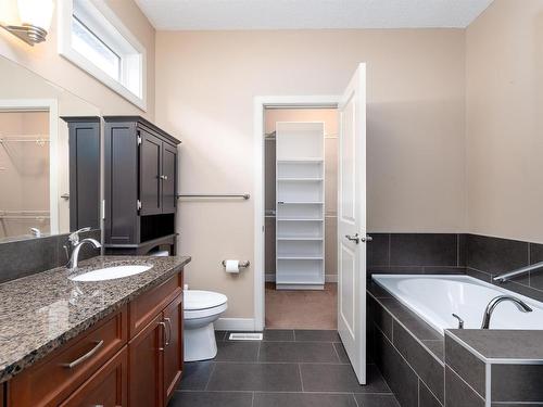 633 Cantor Landing, Edmonton, AB - Indoor Photo Showing Bathroom