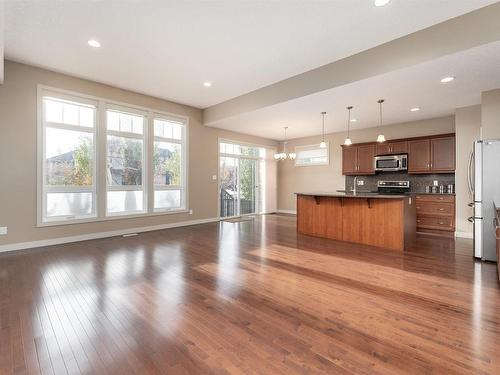 633 Cantor Landing, Edmonton, AB - Indoor Photo Showing Kitchen