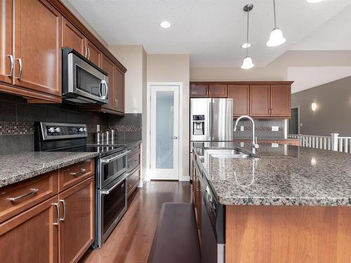 633 Cantor Landing, Edmonton, AB - Indoor Photo Showing Kitchen With Double Sink With Upgraded Kitchen