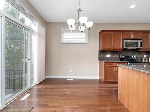 633 Cantor Landing, Edmonton, AB - Indoor Photo Showing Kitchen