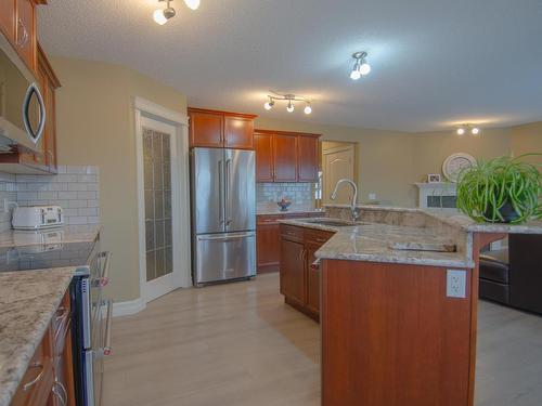 16724 119 Street, Edmonton, AB - Indoor Photo Showing Kitchen