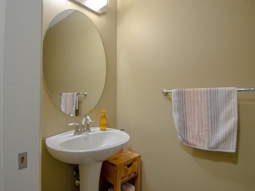 16724 119 Street, Edmonton, AB - Indoor Photo Showing Bathroom