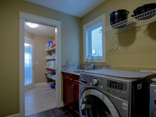 16724 119 Street, Edmonton, AB - Indoor Photo Showing Laundry Room