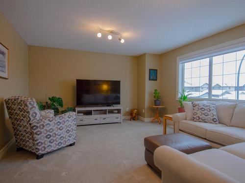 16724 119 Street, Edmonton, AB - Indoor Photo Showing Living Room