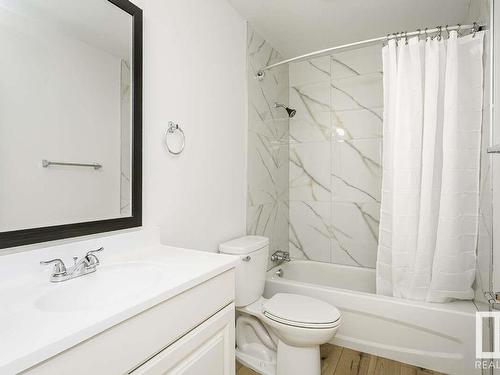 218 Abbottsfield Road, Edmonton, AB - Indoor Photo Showing Bathroom