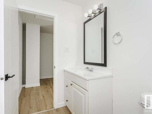 218 Abbottsfield Road, Edmonton, AB - Indoor Photo Showing Bathroom