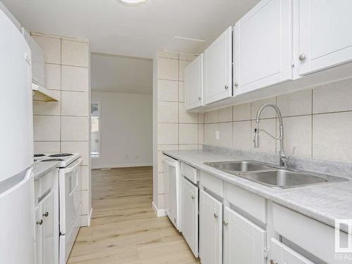 218 Abbottsfield Road, Edmonton, AB - Indoor Photo Showing Kitchen With Double Sink