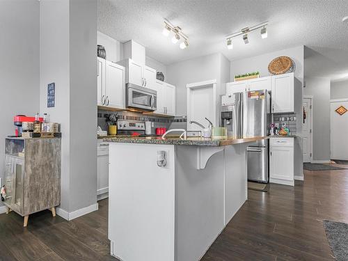 2614 Casey Way, Edmonton, AB - Indoor Photo Showing Kitchen With Upgraded Kitchen