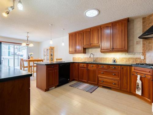 34 20 Ironwood Point(E), St. Albert, AB - Indoor Photo Showing Kitchen