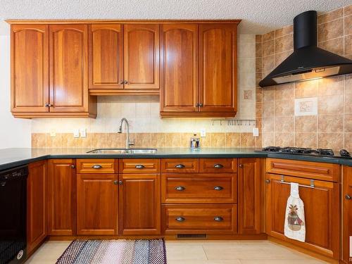 34 20 Ironwood Point(E), St. Albert, AB - Indoor Photo Showing Kitchen