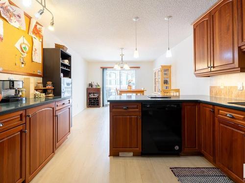 34 20 Ironwood Point(E), St. Albert, AB - Indoor Photo Showing Kitchen