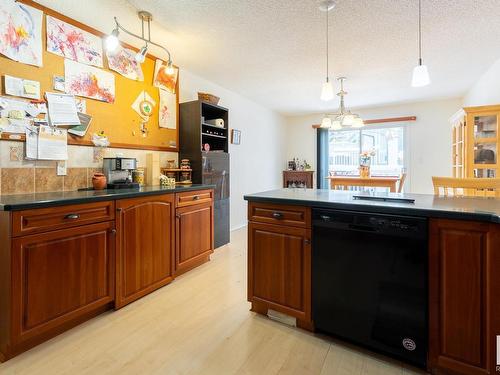 34 20 Ironwood Point(E), St. Albert, AB - Indoor Photo Showing Kitchen