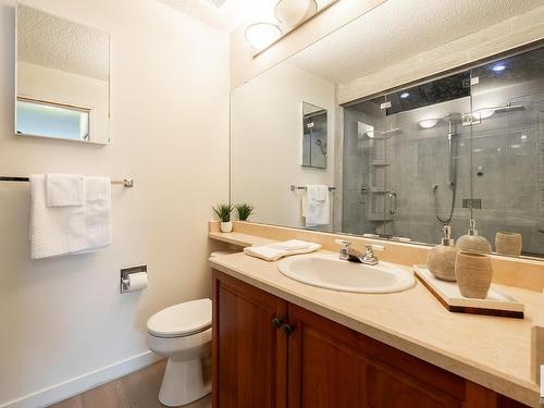 34 20 Ironwood Point(E), St. Albert, AB - Indoor Photo Showing Bathroom