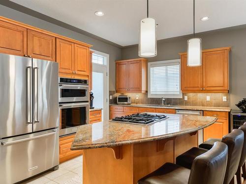 57 1225 Wanyandi Road, Edmonton, AB - Indoor Photo Showing Kitchen