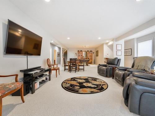 57 1225 Wanyandi Road, Edmonton, AB - Indoor Photo Showing Living Room