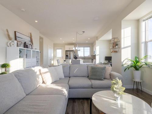 2208 8530 94 Street, Fort Saskatchewan, AB - Indoor Photo Showing Living Room