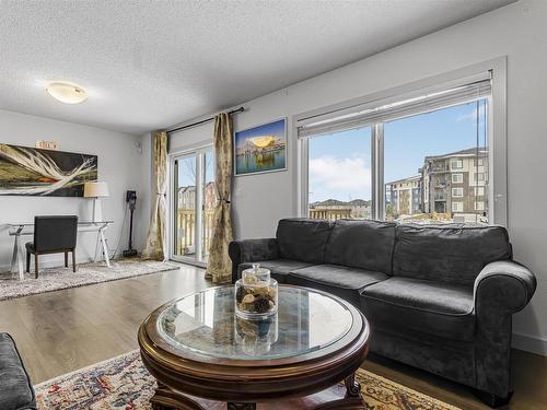 322 42 Ave Nw, Edmonton, AB - Indoor Photo Showing Living Room