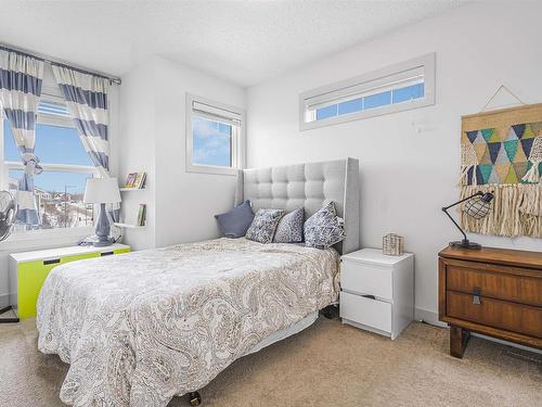 322 42 Ave Nw, Edmonton, AB - Indoor Photo Showing Bedroom